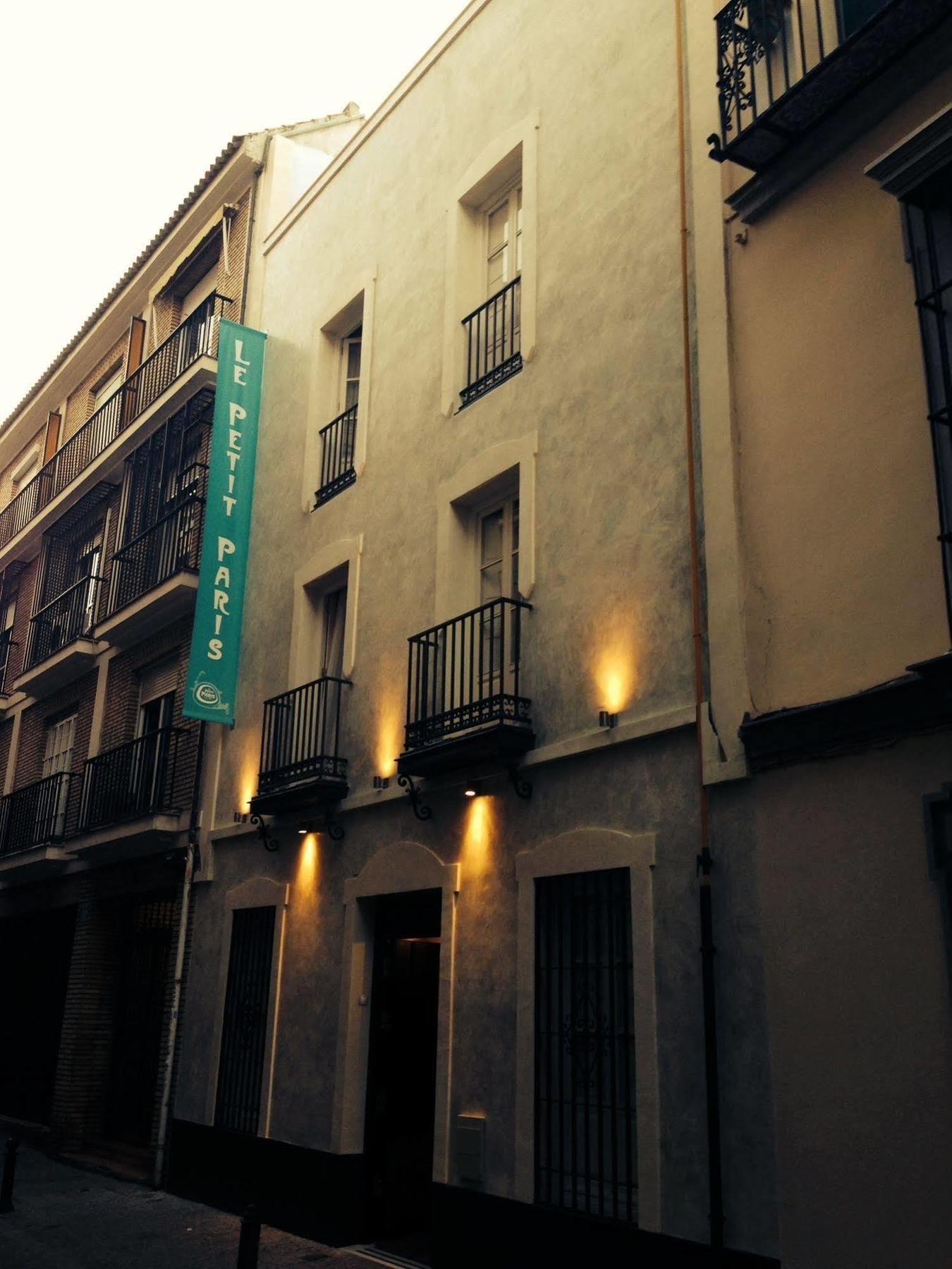 Le Petit Paris Hotel Seville Exterior photo