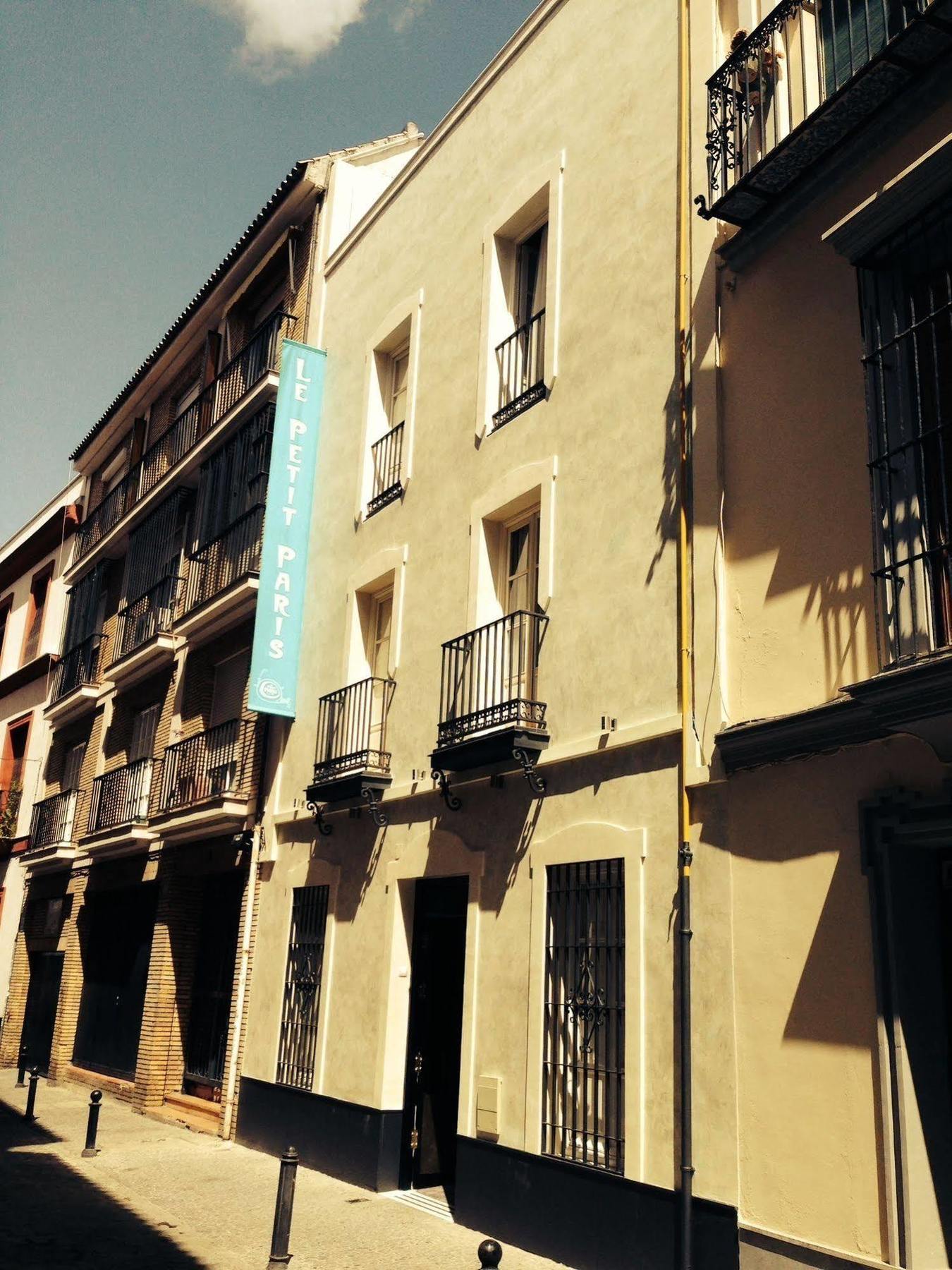 Le Petit Paris Hotel Seville Exterior photo