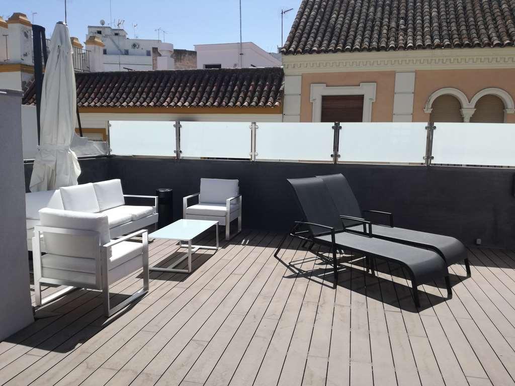 Le Petit Paris Hotel Seville Facilities photo